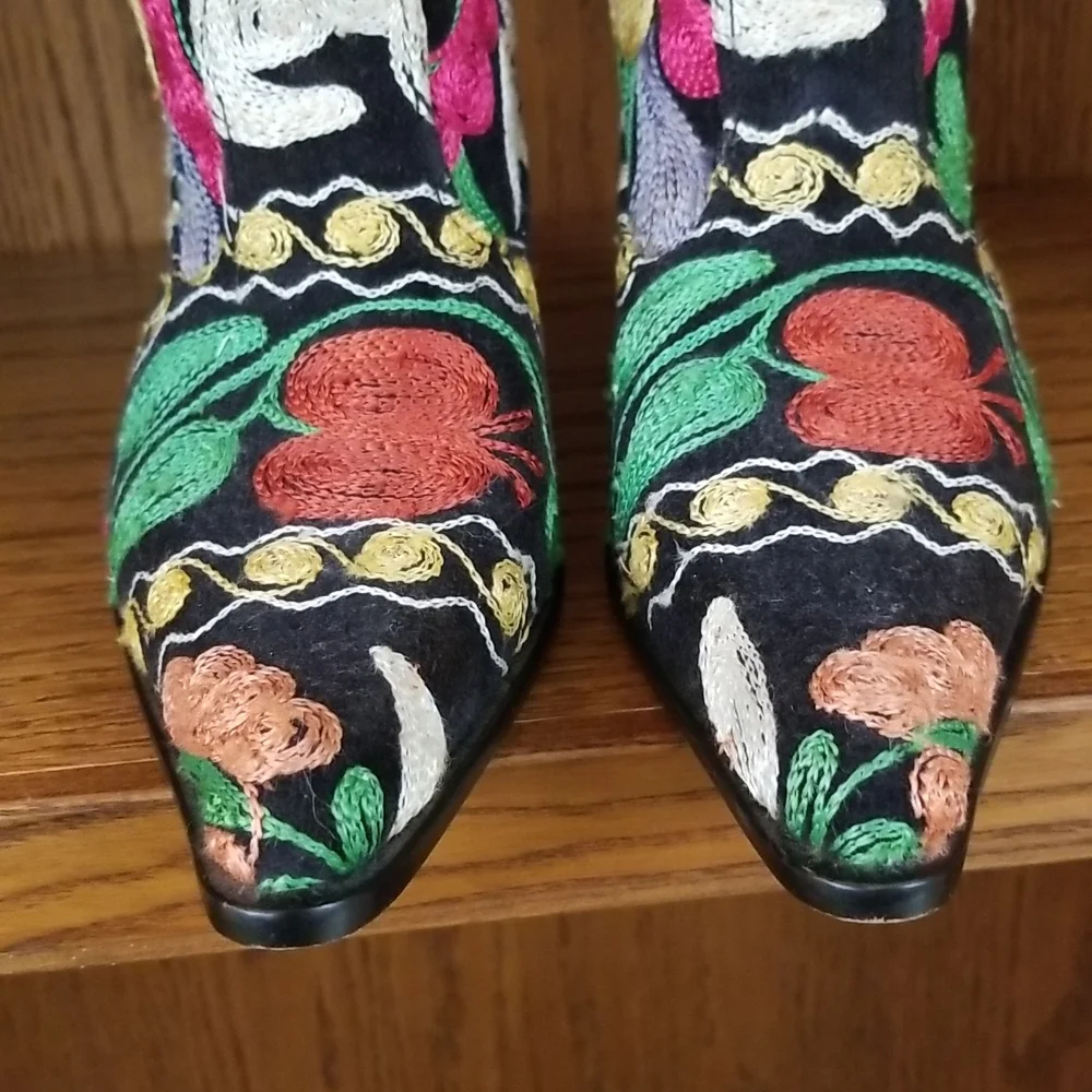 Boots - Picture 6 of 7